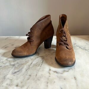 Clark’s ankle booties 8 1/2